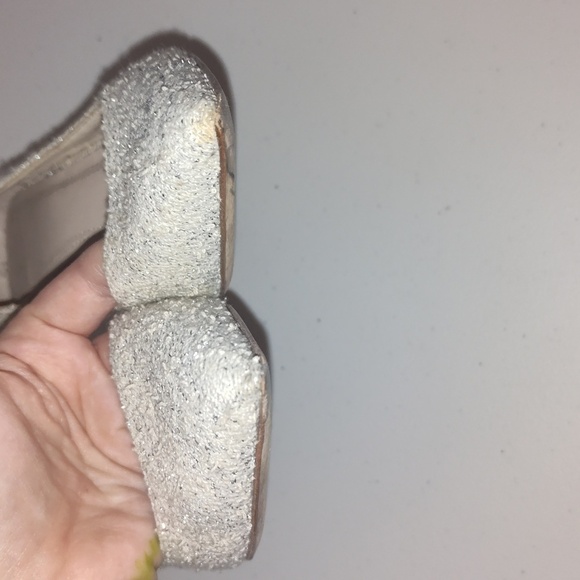 Marc Fisher Block Heel Pointy Toe Pump/ Silver Fabric Size 5.5 - Picture 7 of 10